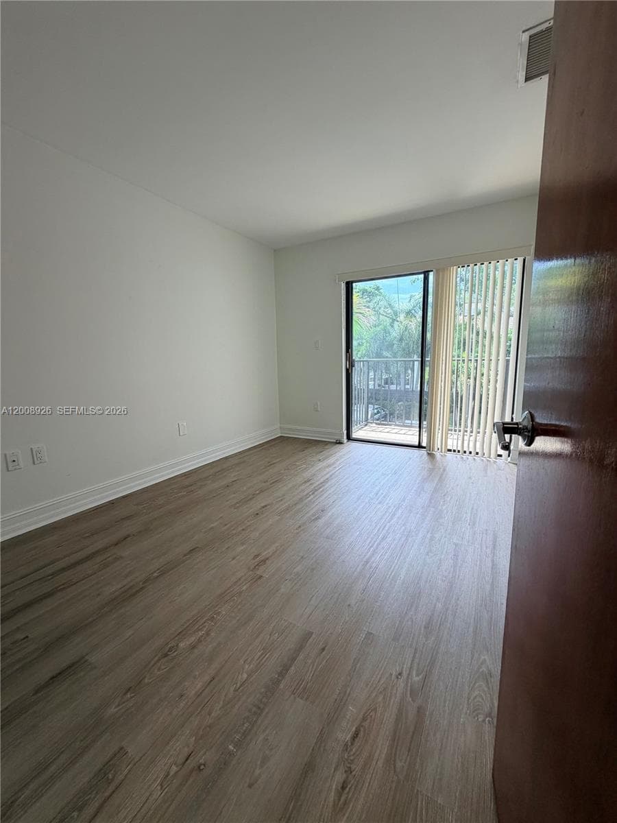 GROVE PARADISE CONDO · #IV3 in Miami - Photo 20