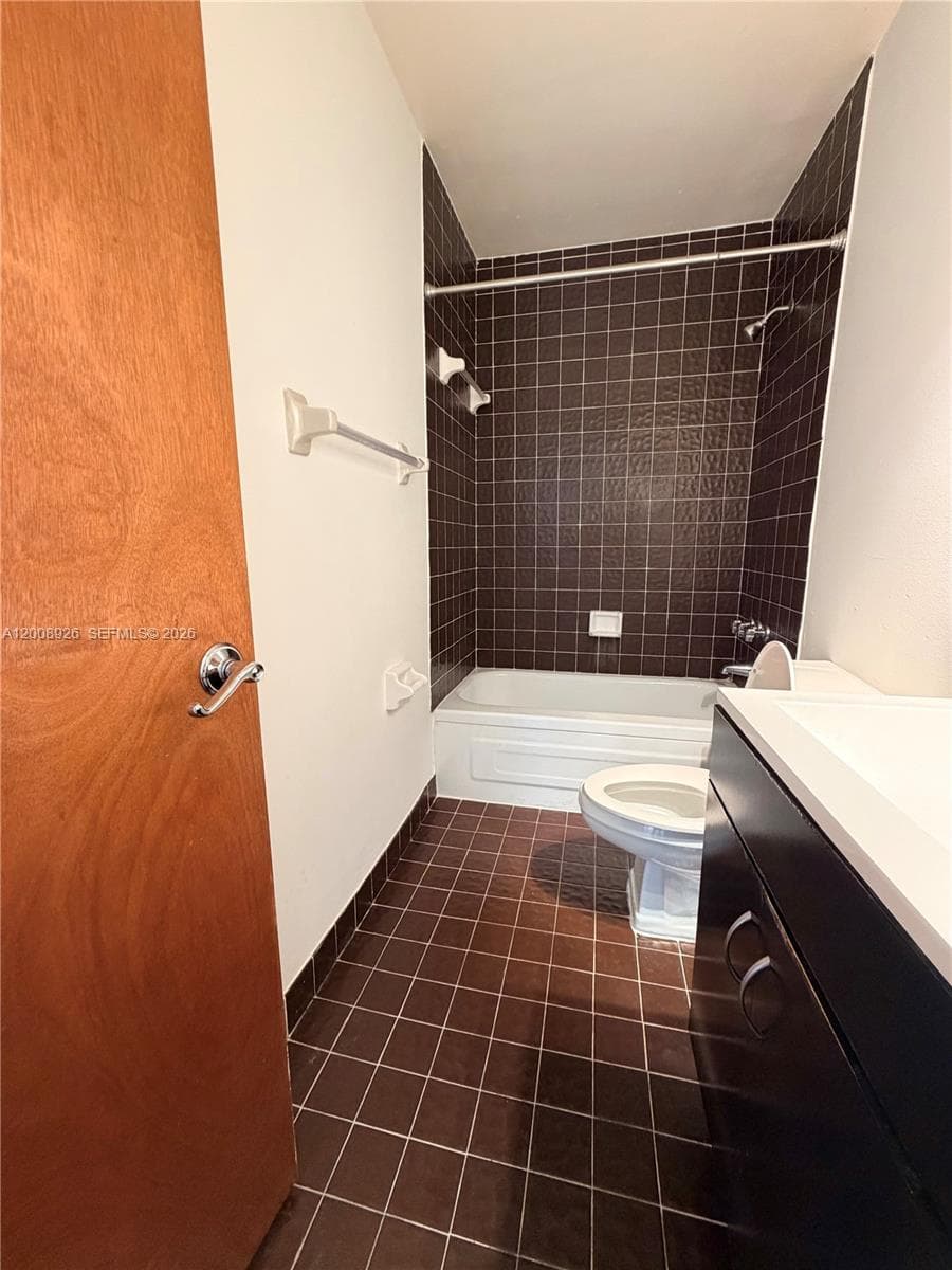 GROVE PARADISE CONDO · #IV3 in Miami - Photo 24
