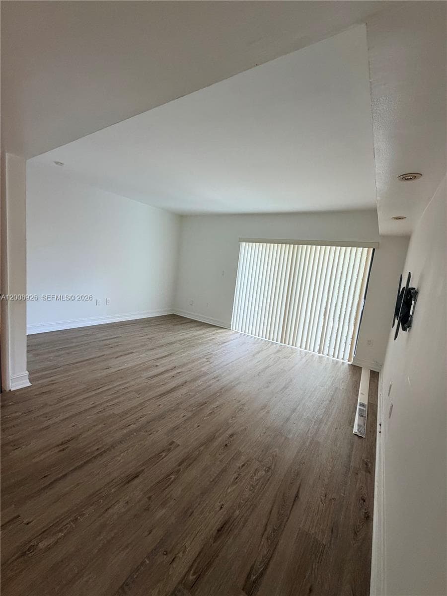 GROVE PARADISE CONDO · #IV3 in Miami - Photo 15