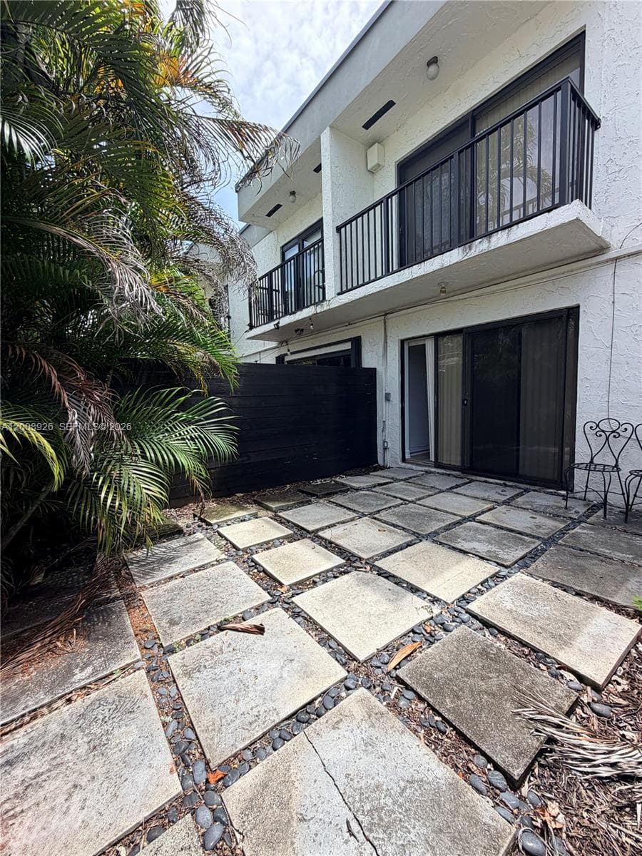 GROVE PARADISE CONDO · #IV3 in Miami - Photo 35