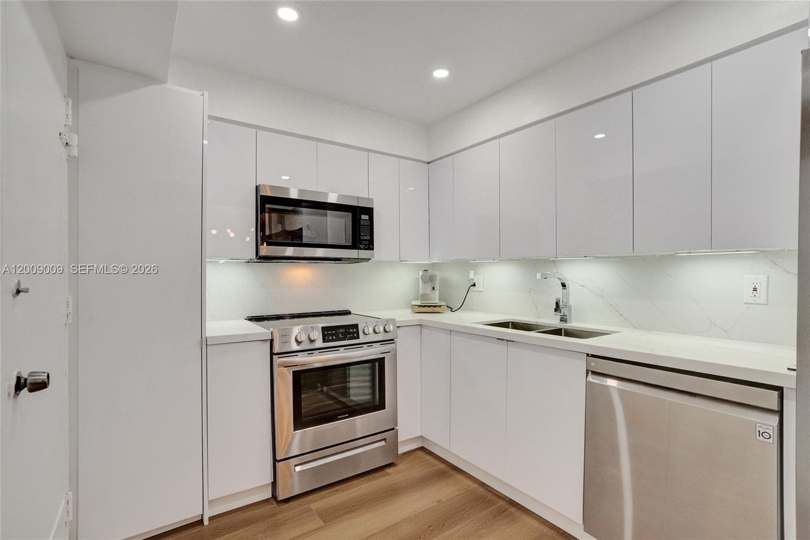 COASTAL TOWERS CONDO · #418 in Sunny Isles Beach - Photo 6