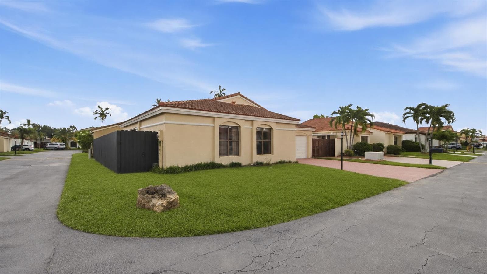 Exterior 2 - 8871
