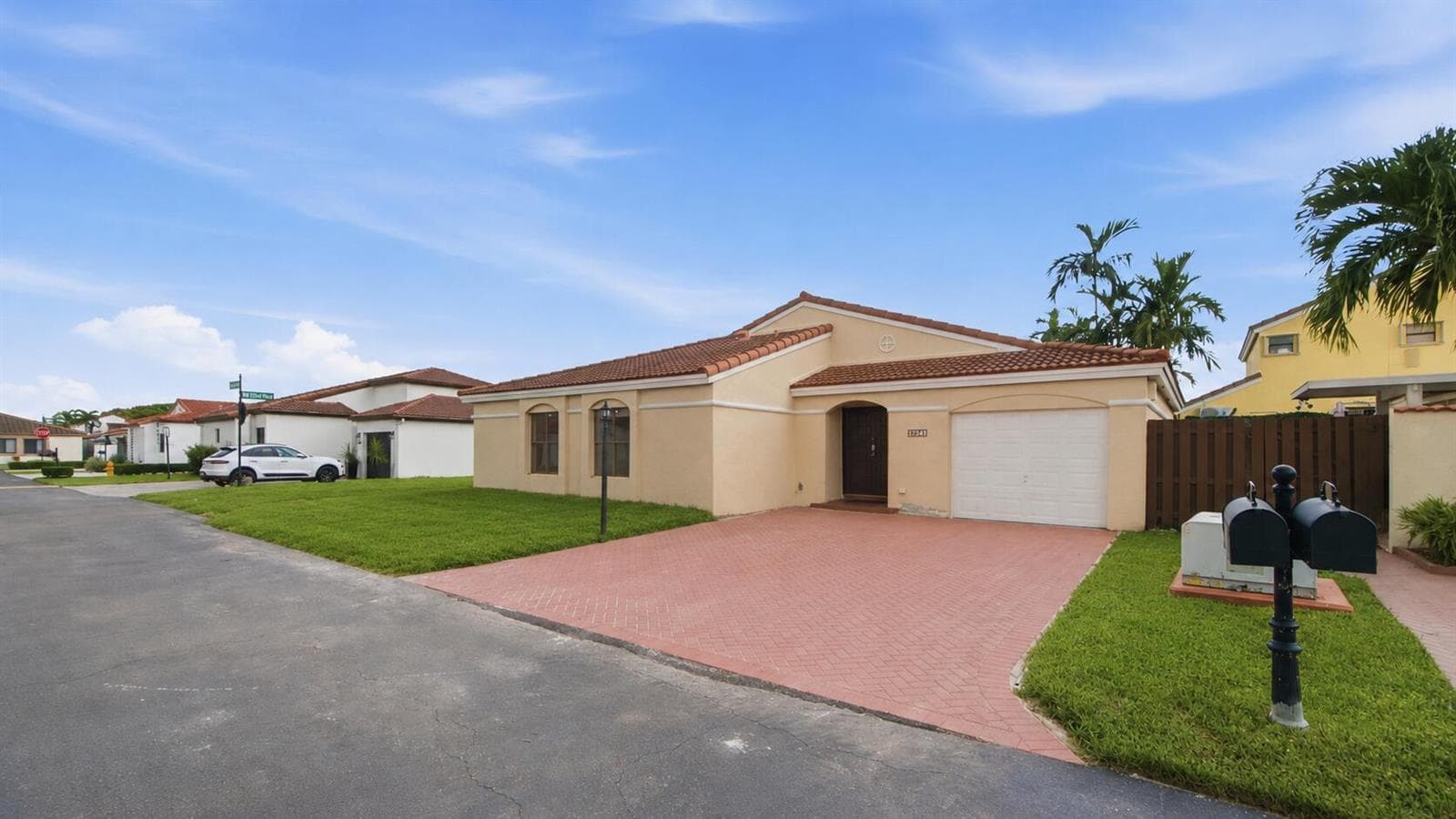 Exterior 3 - 8871