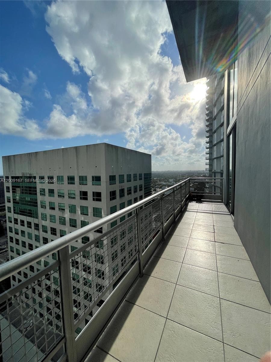 NEO VERTIKA CONDO · #3115 in Miami - Photo 4