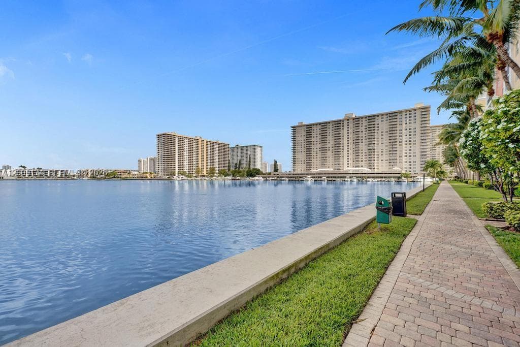 Porto Bellagio · #1511 in Sunny Isles Beach - Photo 27