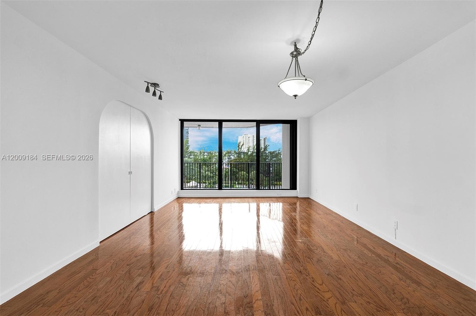 Anchor Bay Club · #305 in Hallandale Beach - Photo 2