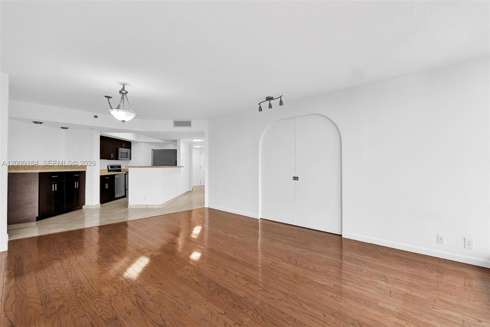 Anchor Bay Club · #305 in Hallandale Beach - Photo 3