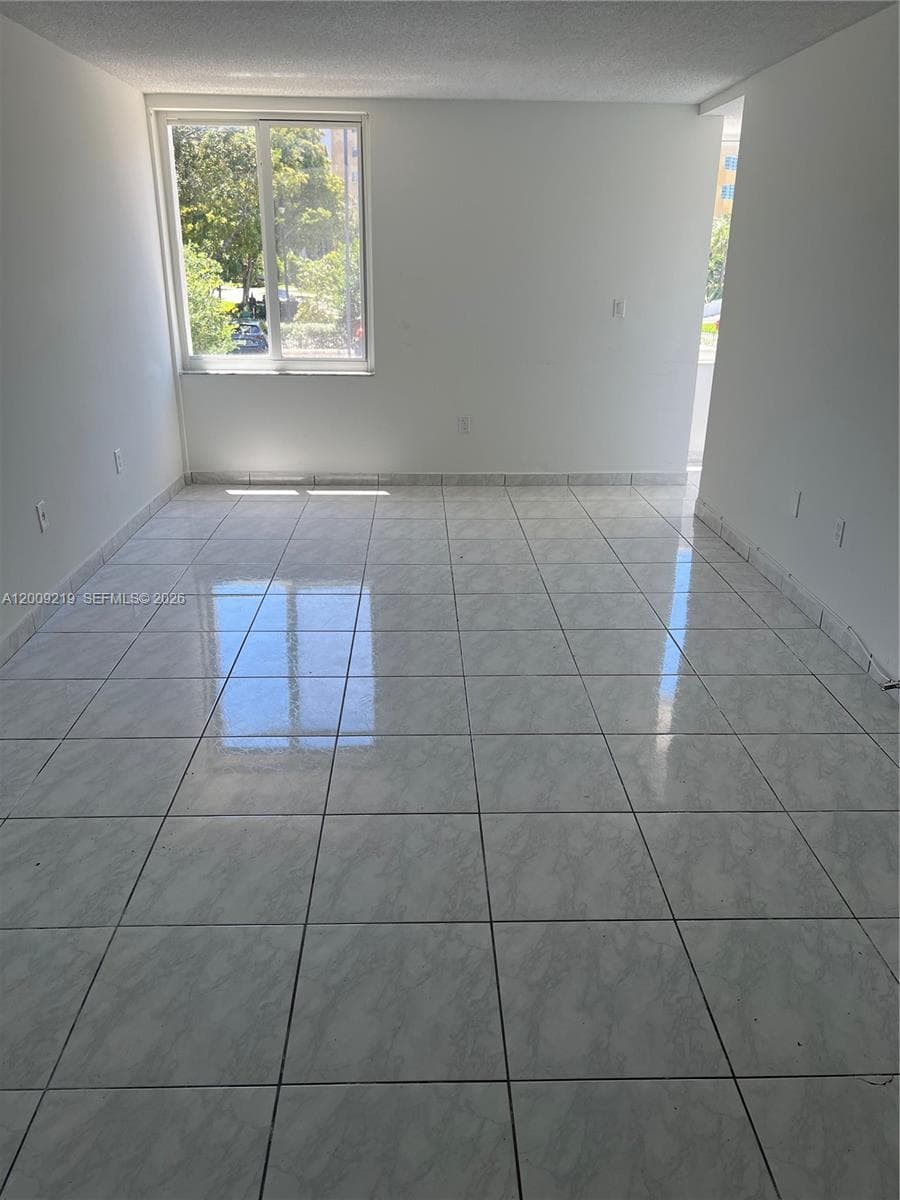 CARIBBEAN BREEZE CONDO · #254 in Sunny Isles Beach - Photo 4