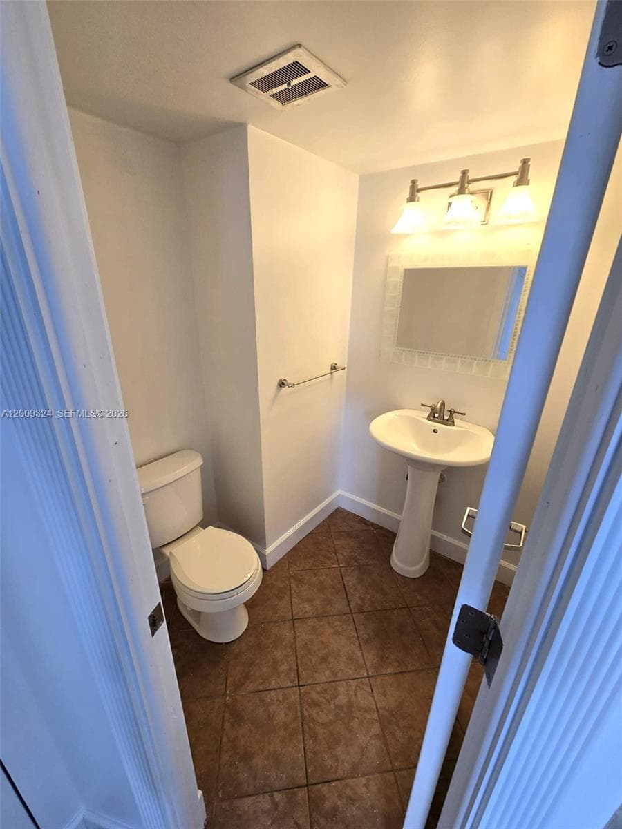3703 NE 166th St #609 photo 9