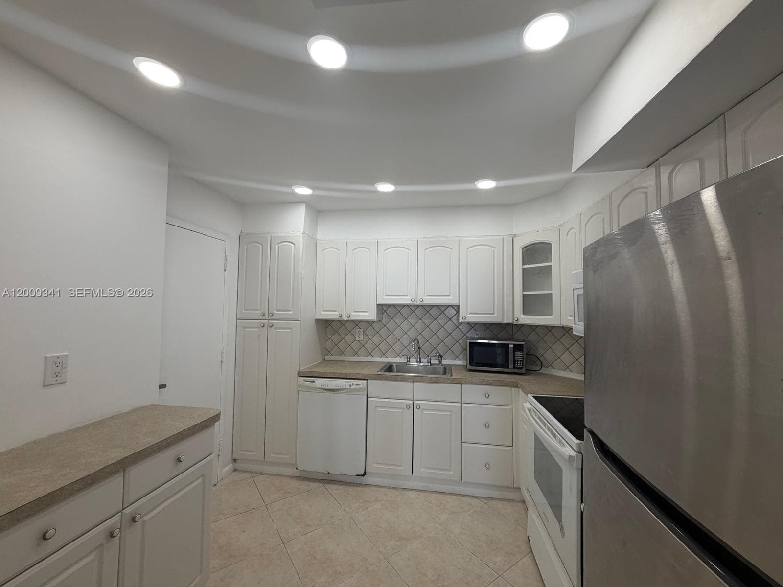ARLEN HOUSE · #915 in Sunny Isles Beach - Photo 3