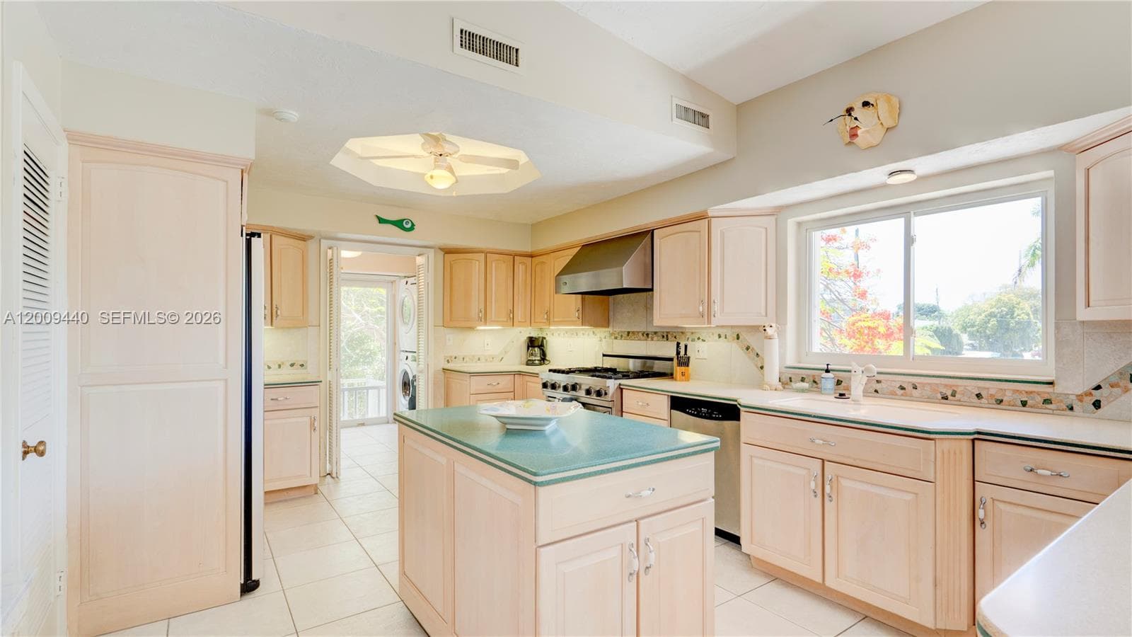 1101 Mastic Street photo 38