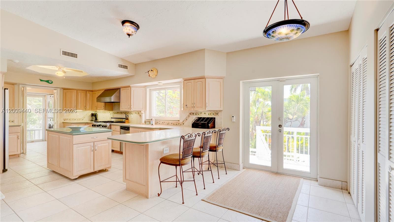 1101 Mastic Street photo 37