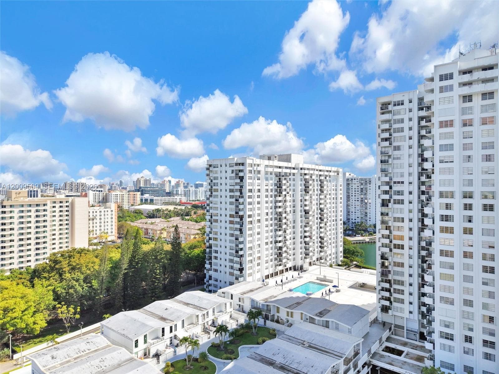 COMMODORE PLAZA CONDO · #115 in Aventura - Photo 40