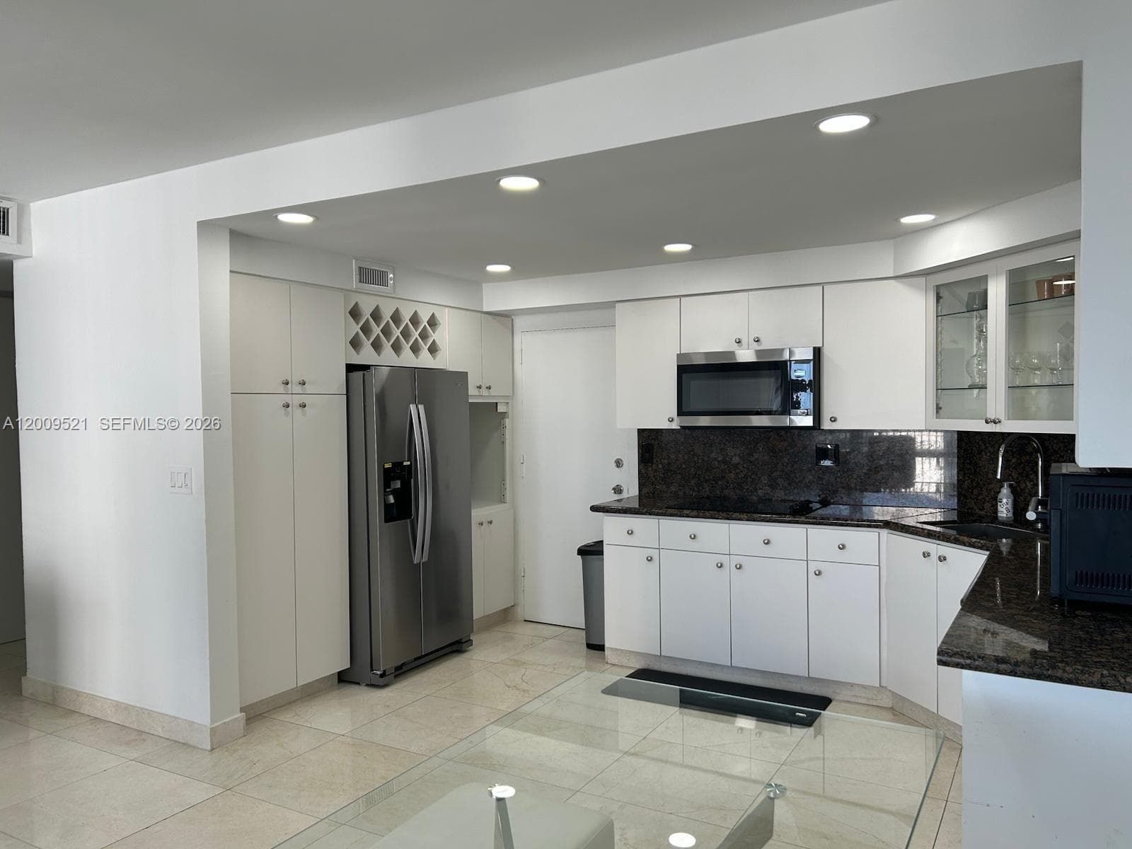 BRICKELL BAY TOWER CONDO · #1002 in Miami - Photo 23