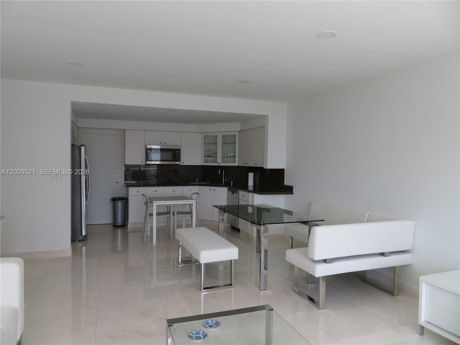 BRICKELL BAY TOWER CONDO · #1002 in Miami - Photo 2