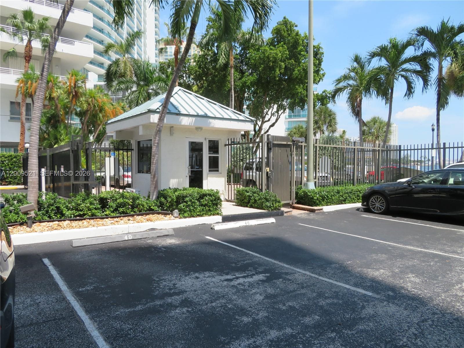 BRICKELL BAY TOWER CONDO · #1002 in Miami - Photo 17