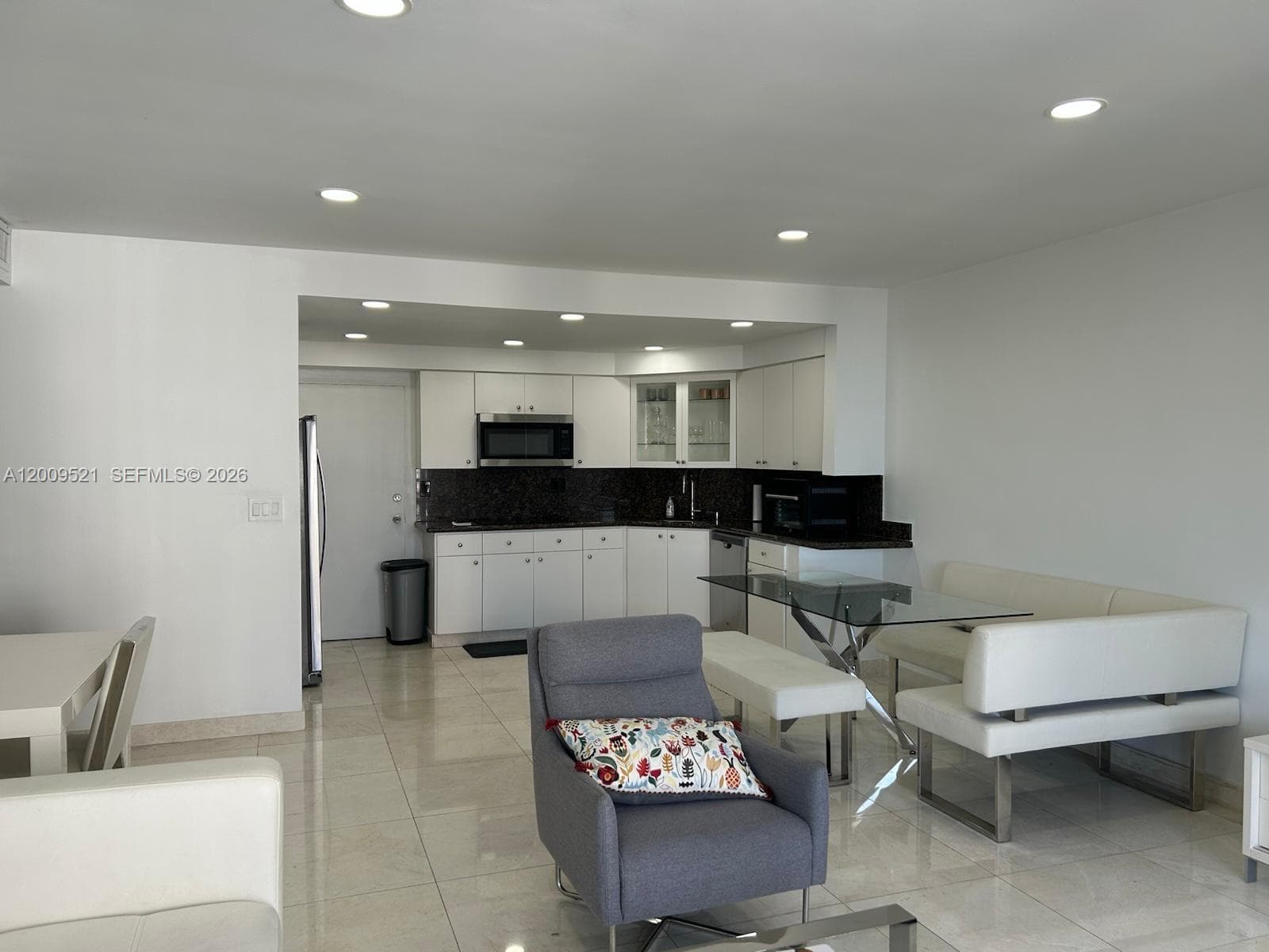 BRICKELL BAY TOWER CONDO · #1002 in Miami - Photo 26