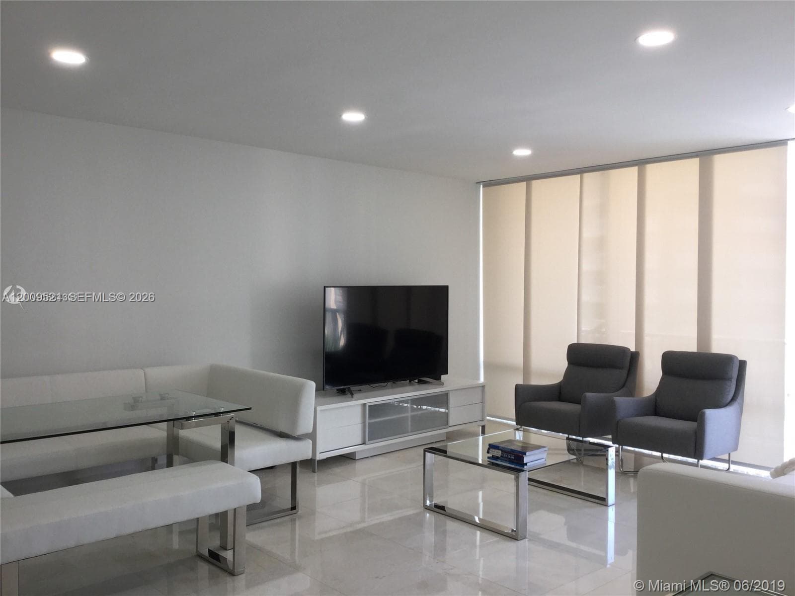 BRICKELL BAY TOWER CONDO · #1002 in Miami - Photo 3