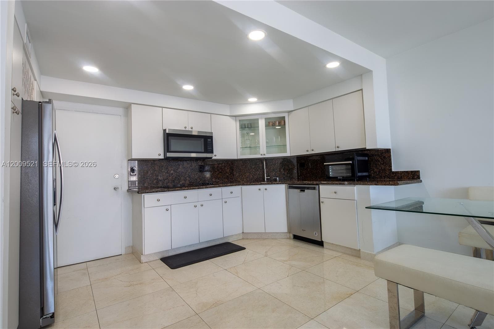 BRICKELL BAY TOWER CONDO · #1002 in Miami - Photo 32