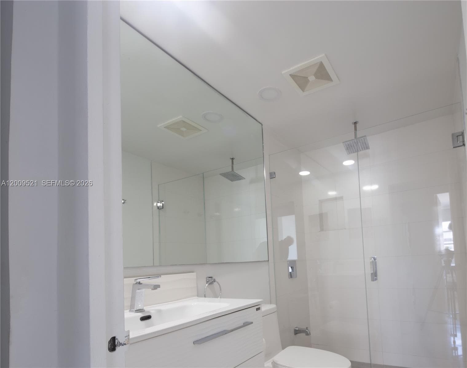 BRICKELL BAY TOWER CONDO · #1002 in Miami - Photo 30