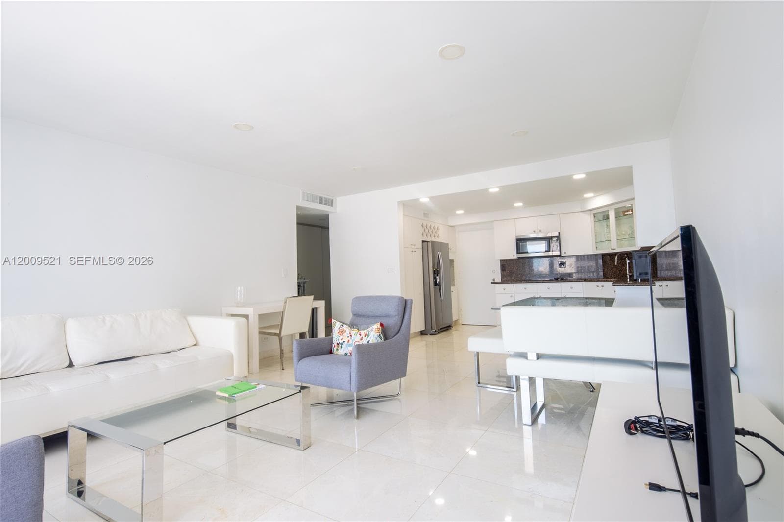 BRICKELL BAY TOWER CONDO · #1002 in Miami - Photo 34