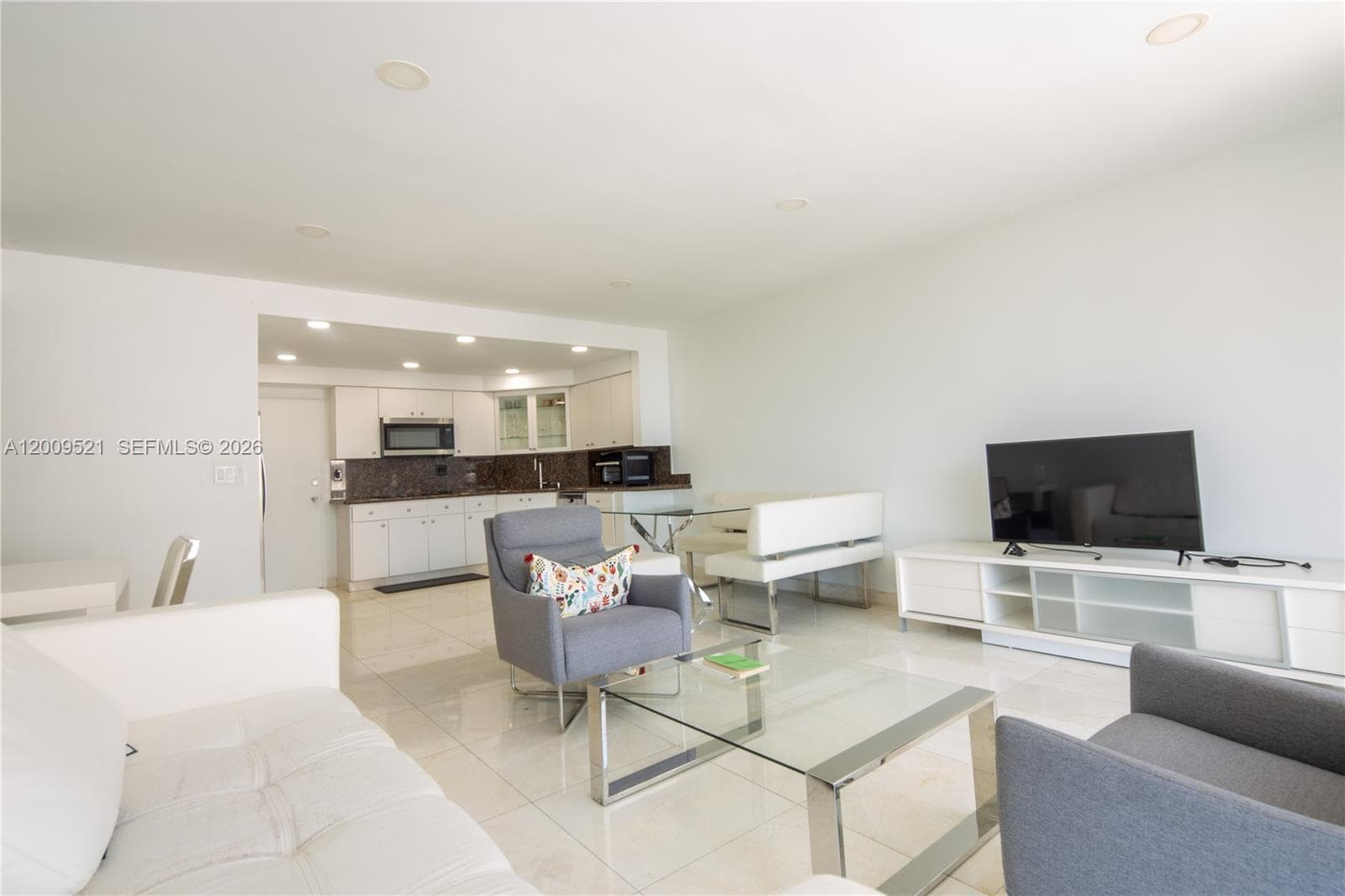 BRICKELL BAY TOWER CONDO · #1002 in Miami - Photo 33