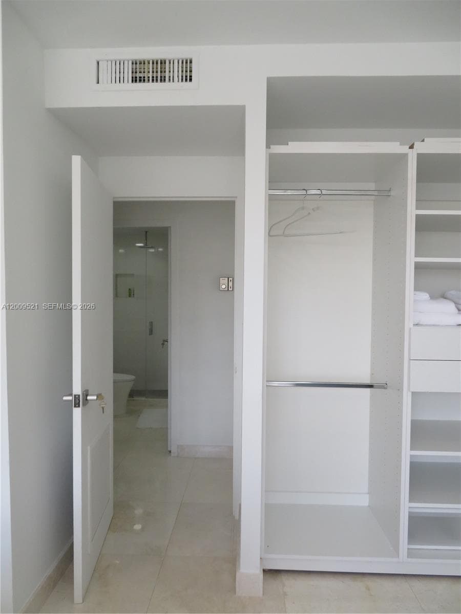 BRICKELL BAY TOWER CONDO · #1002 in Miami - Photo 11