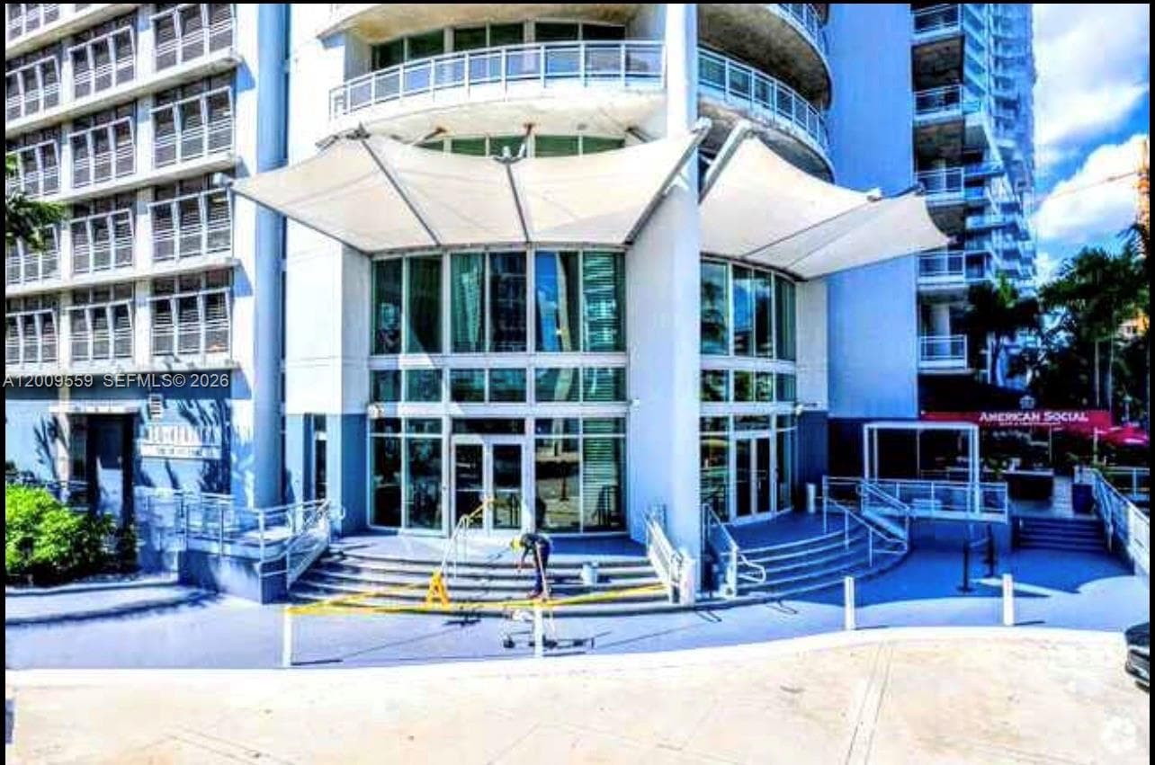 NEO VERTIKA CONDO · #PHI06 in Miami - Photo 3