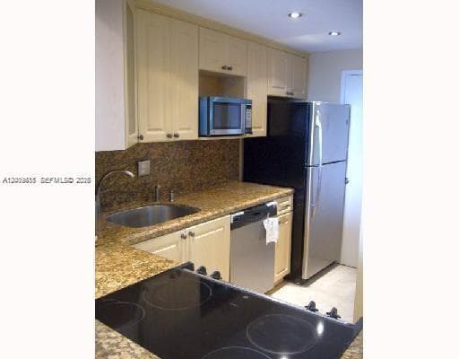 Kennedy House · #6L in North Bay Village - Photo 2