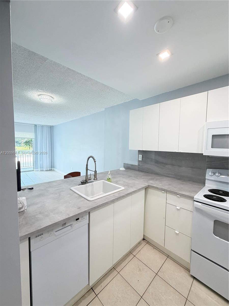TALL TREES CONDO · #105 in North Miami Beach - Photo 13
