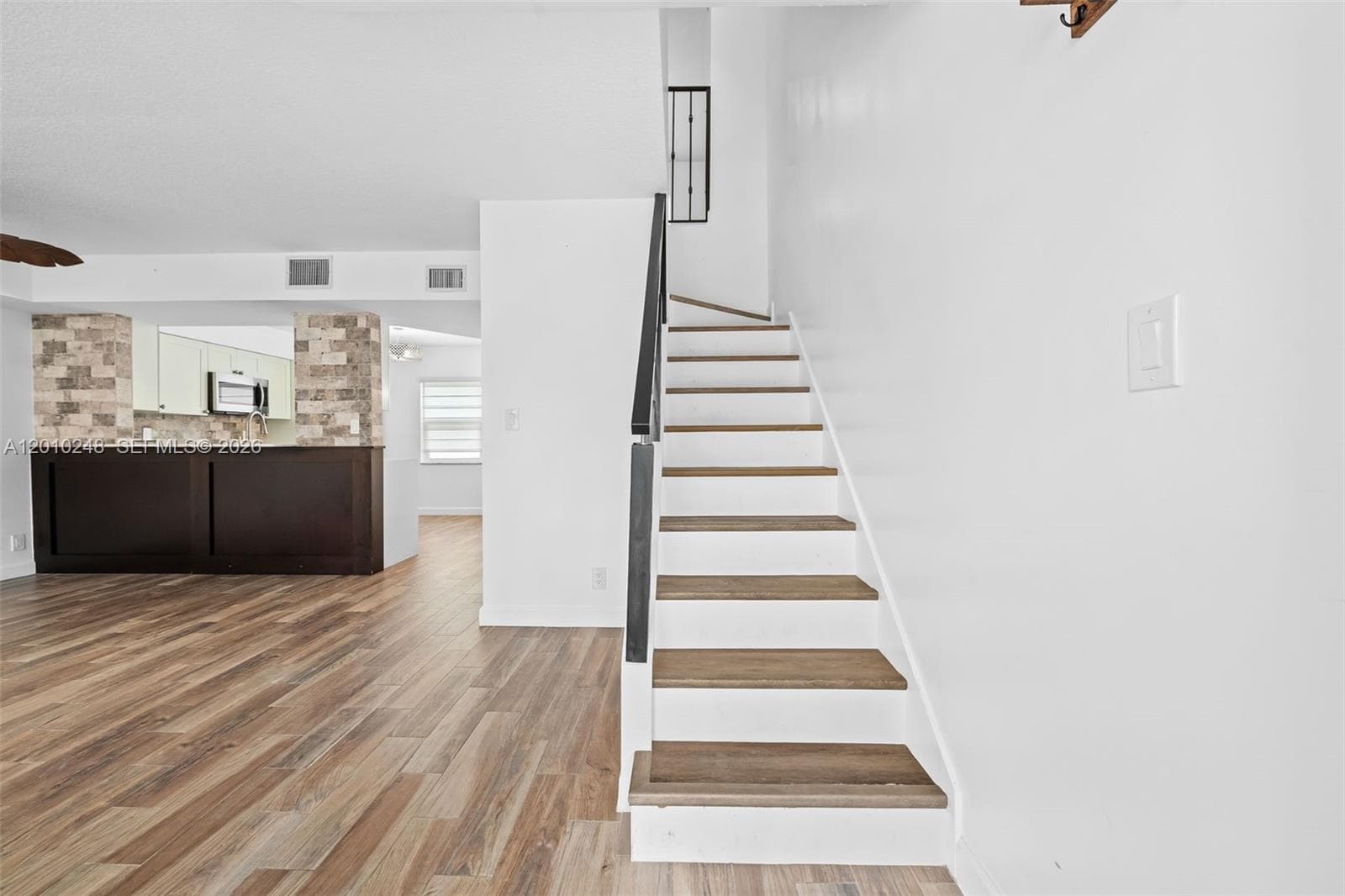 343 Virginia St photo 9