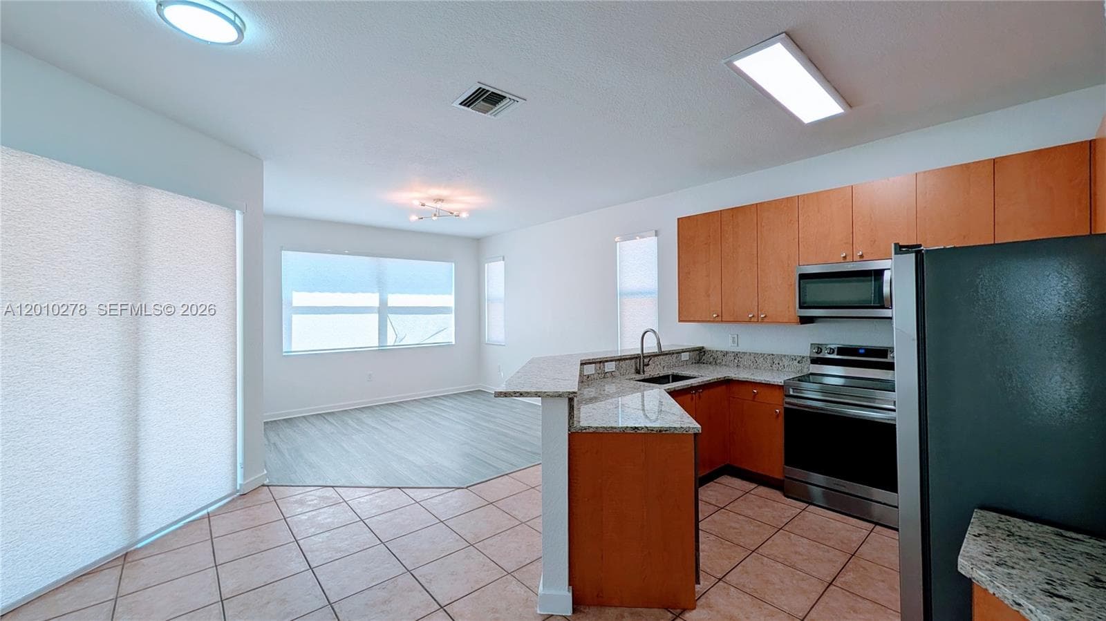 2151 NE 37th Ter photo 5