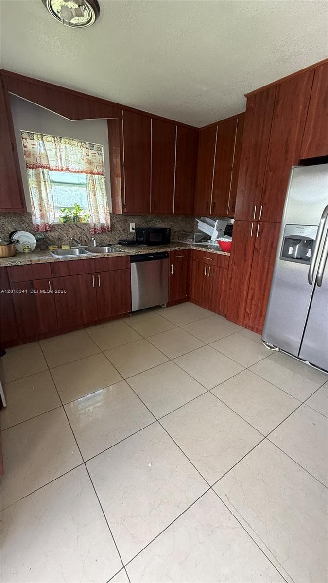 1334 NW 6th Ave photo 4