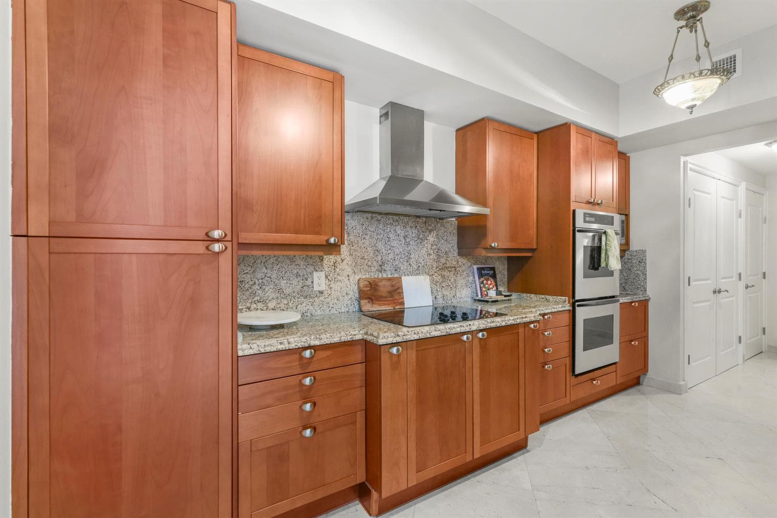 1063 Hillsboro Mile, 206 - 17.jpg-FULL