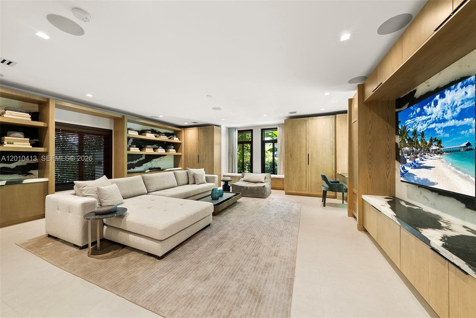110 Holiday Dr photo 32