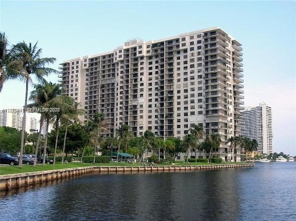 THE CLIPPER AT BISC COVE · #1417 in Aventura - Photo 1