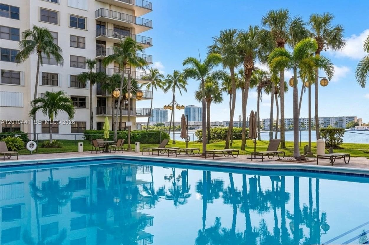 THE CLIPPER AT BISC COVE · #1417 in Aventura - Photo 10