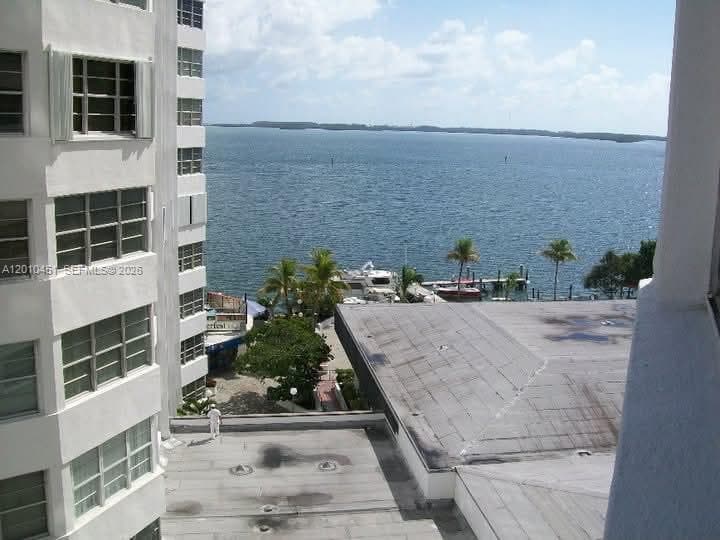 FOUR AMBASSADORS · #805 in Miami - Photo 3