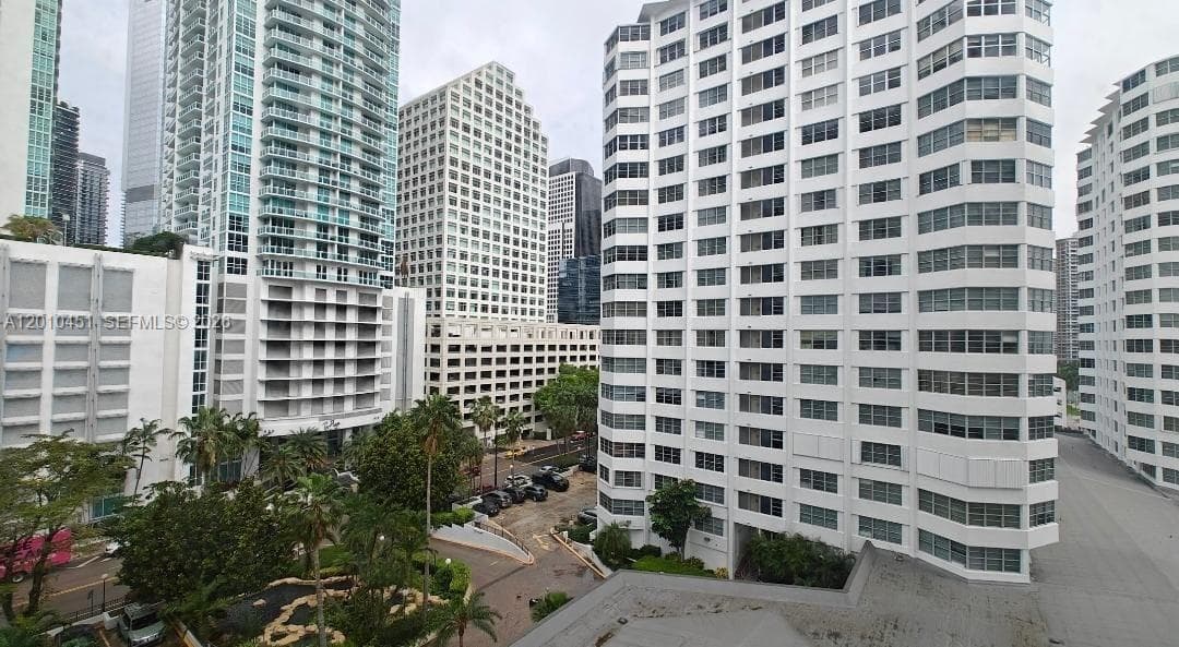 FOUR AMBASSADORS · #805 in Miami - Photo 4