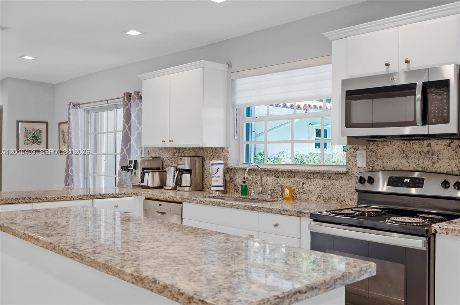 7711 Coquina Dr photo 5