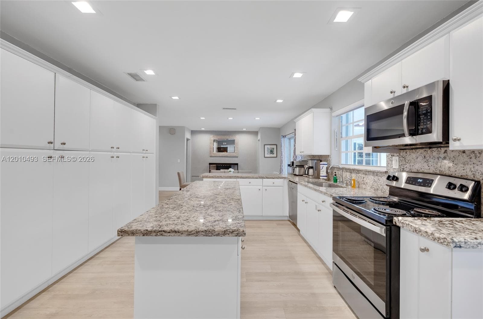 7711 Coquina Dr photo 9