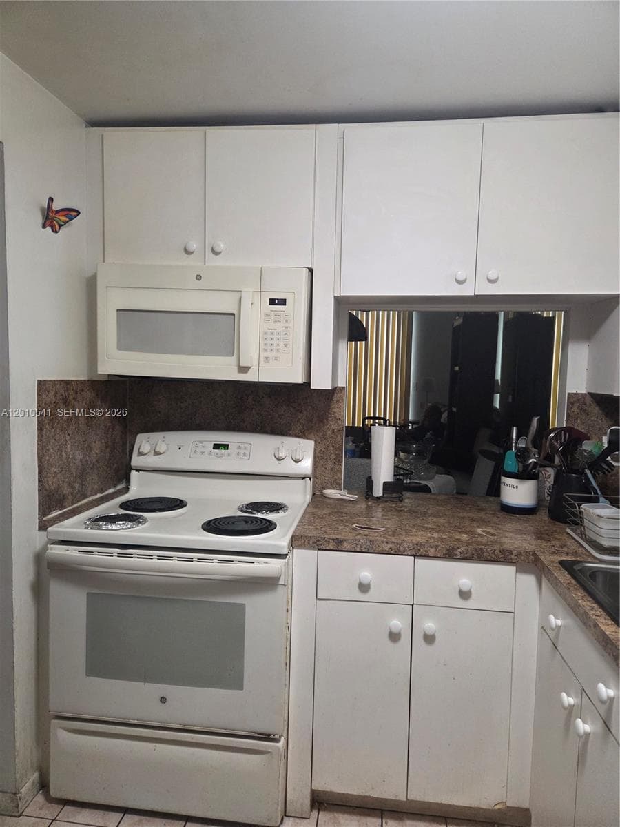 IMPERIAL TOWERS CONDO · #325 in Hallandale Beach - Photo 22