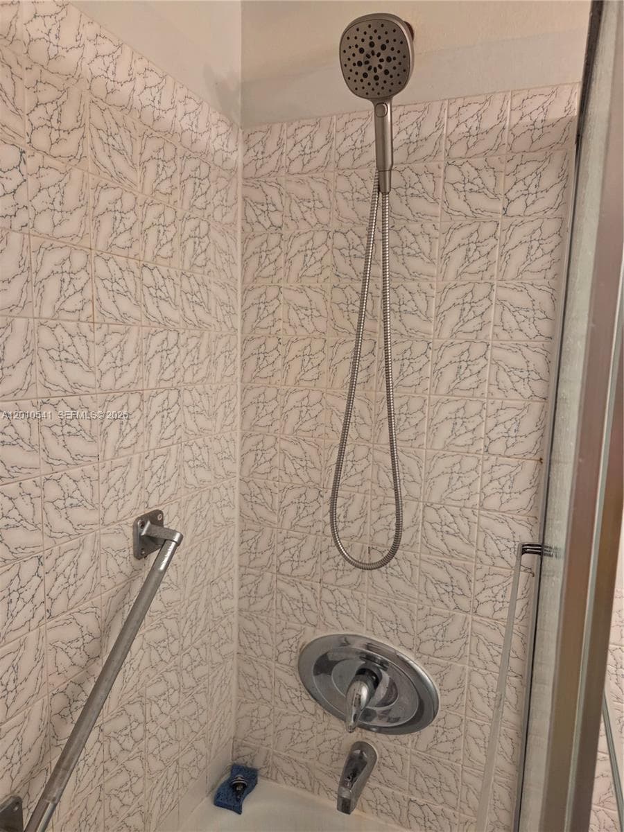 IMPERIAL TOWERS CONDO · #325 in Hallandale Beach - Photo 5