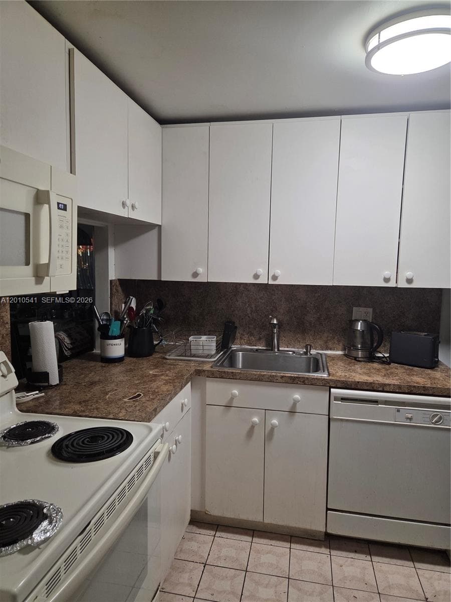 IMPERIAL TOWERS CONDO · #325 in Hallandale Beach - Photo 20