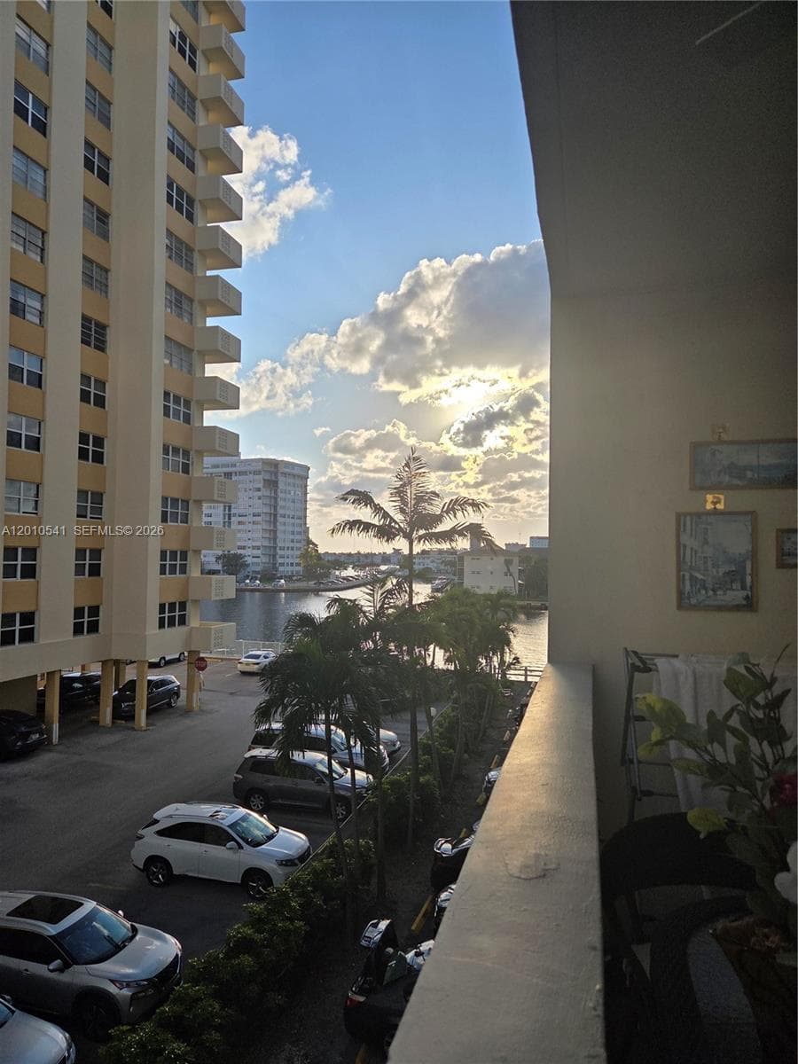 IMPERIAL TOWERS CONDO · #325 in Hallandale Beach - Photo 30