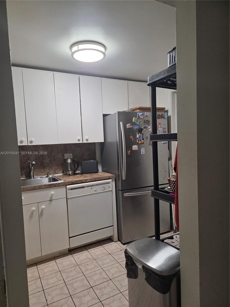 IMPERIAL TOWERS CONDO · #325 in Hallandale Beach - Photo 25