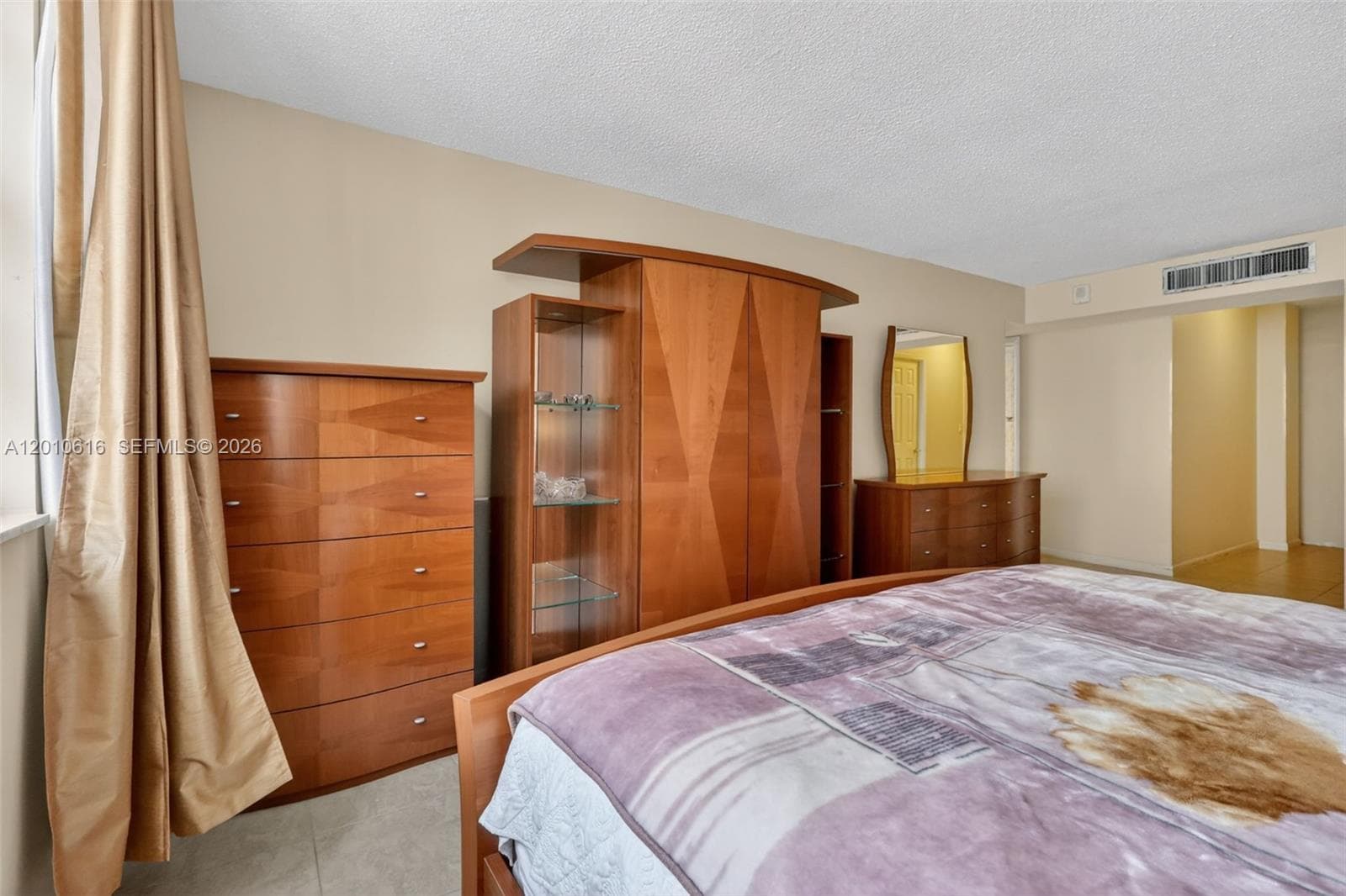 PLAZA TOWERS SOUTH · #1402 in Hallandale Beach - Photo 17