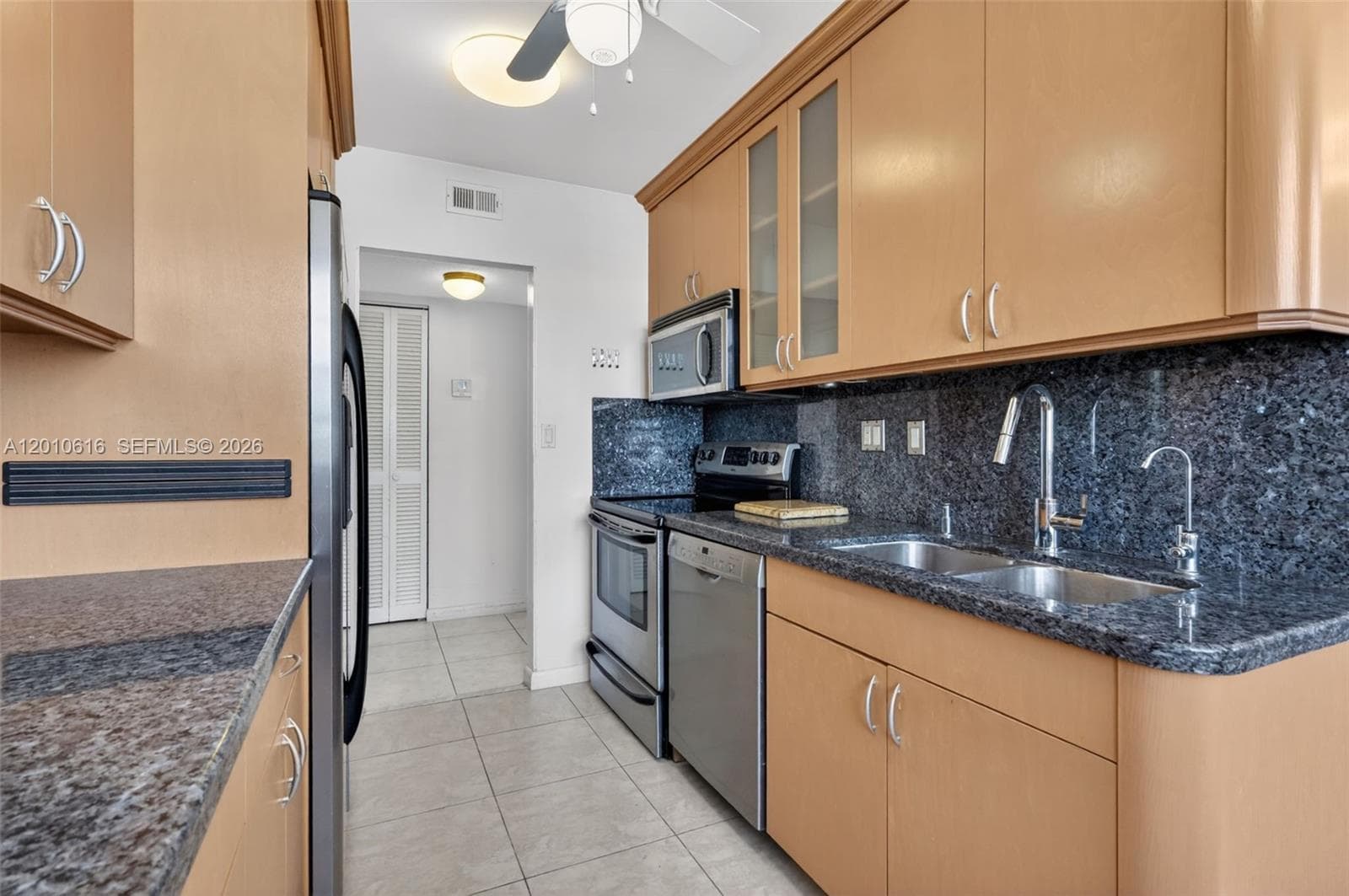 PLAZA TOWERS SOUTH · #1402 in Hallandale Beach - Photo 12