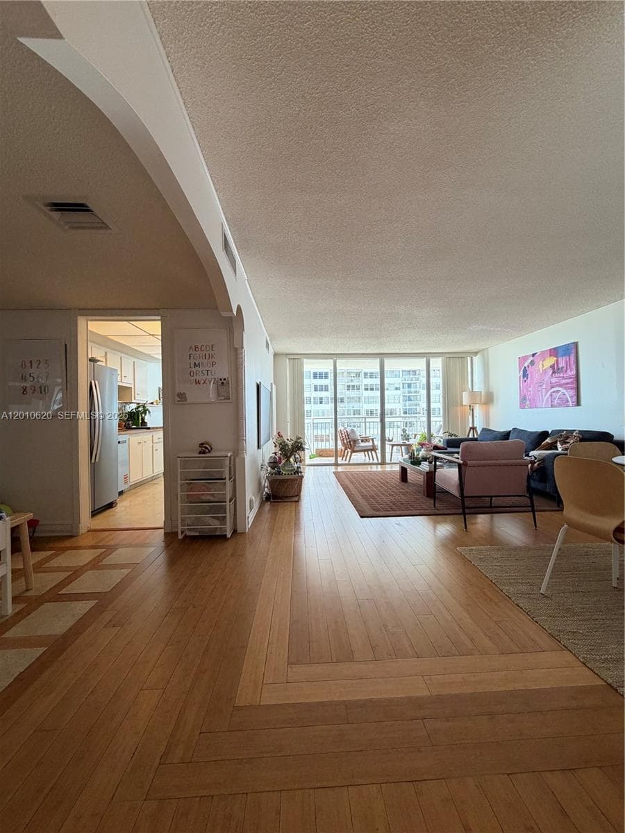 DEL PRADO PLAZA · #601 in Aventura - Photo 2