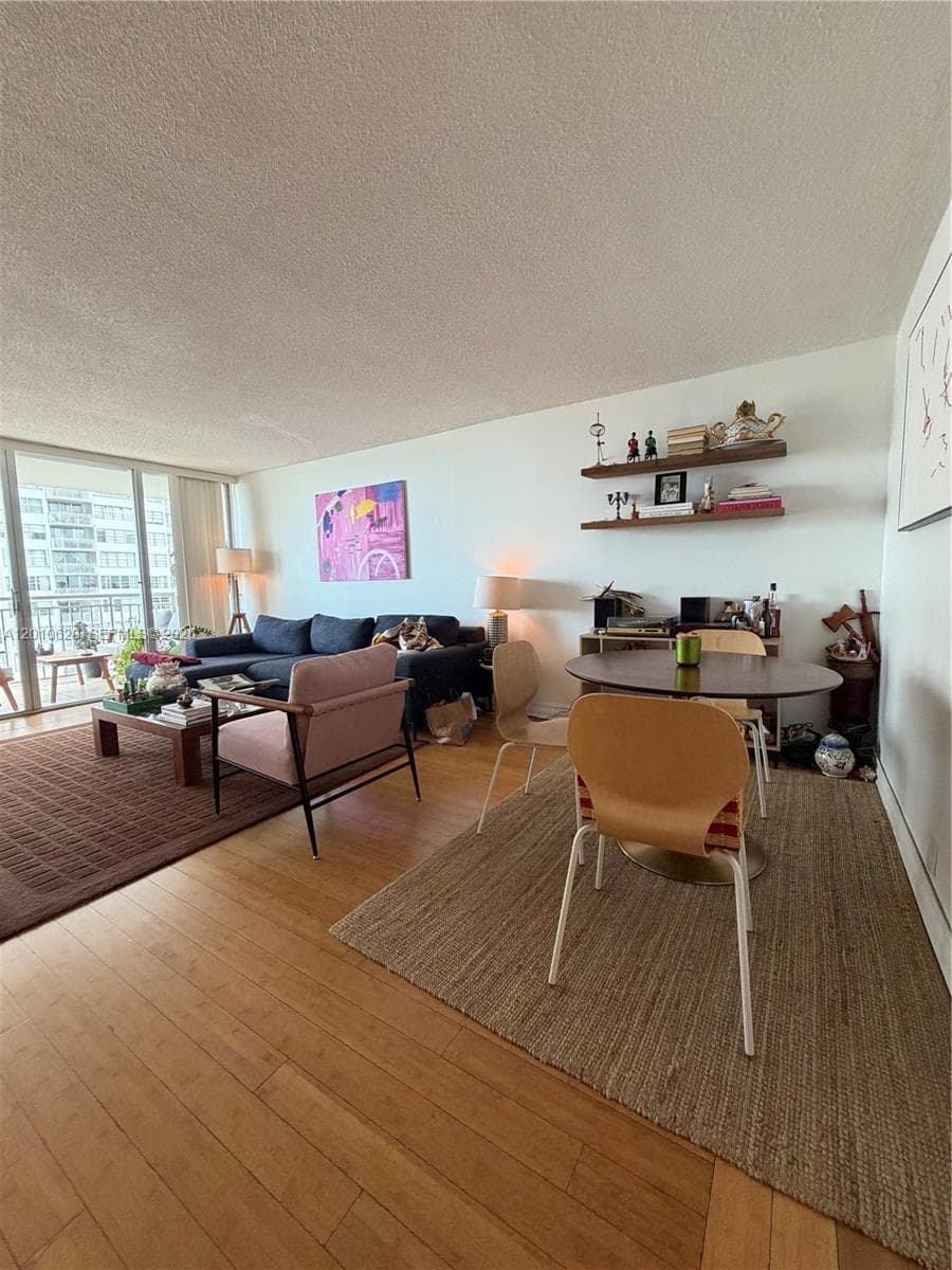DEL PRADO PLAZA · #601 in Aventura - Photo 3
